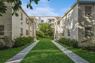 27 Phoenetia Ave in Coral Gables, FL - Building Photo - Building Photo
