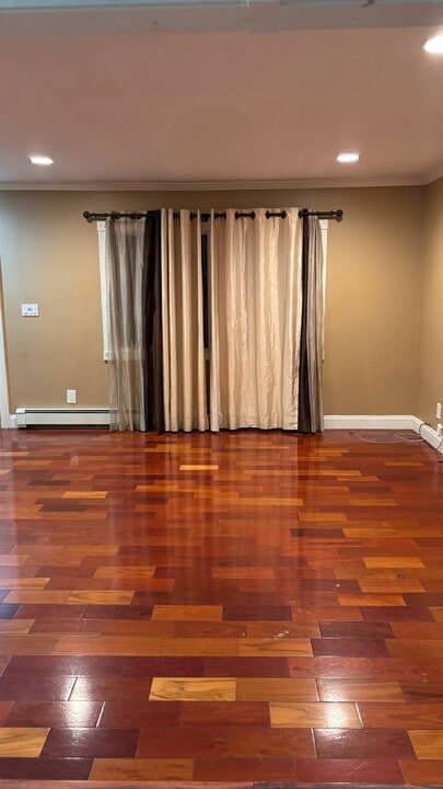 89 Cedar St in Hicksville, NY - Building Photo