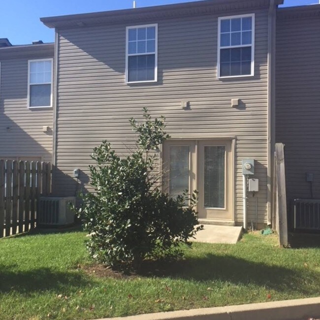 Sandersville Townhomes in Lexington, KY - Foto de edificio - Building Photo