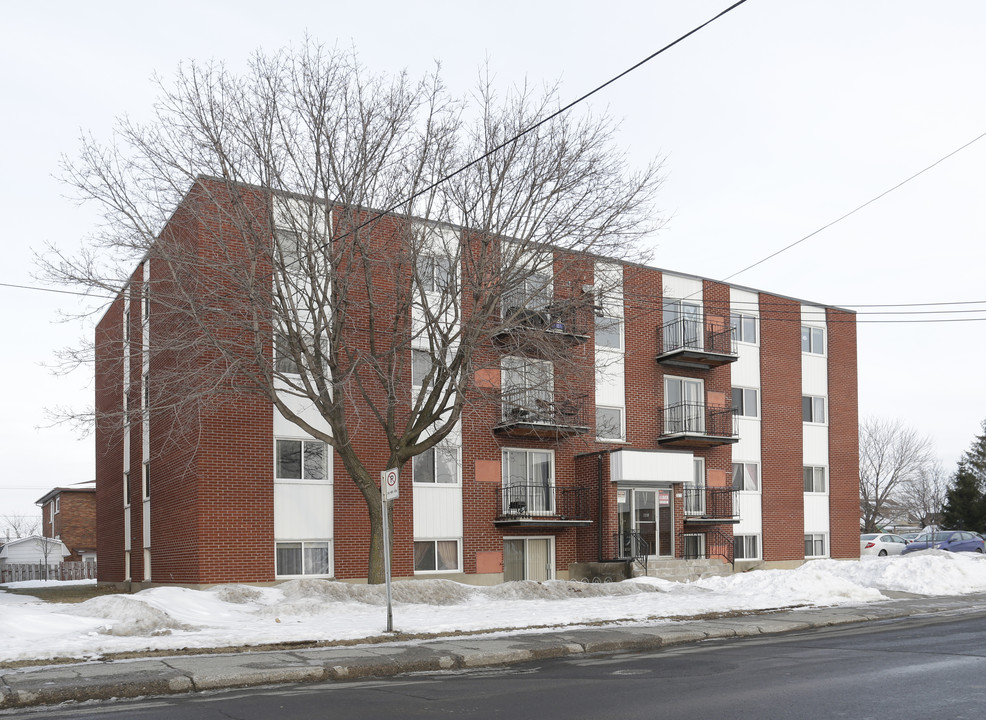 3375 Mont-Royal in Longueuil, QC - Building Photo