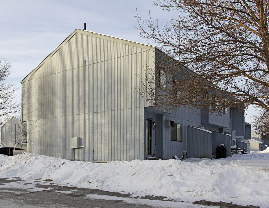 904 E Baker St in St. Joseph, MN - Building Photo