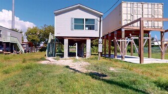 435 16th St in San Leon, TX - Building Photo