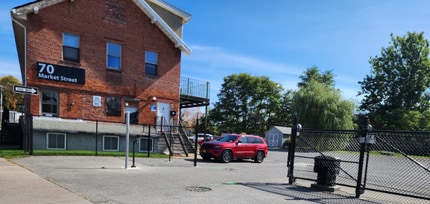 70 Market St in Oneonta, NY - Foto de edificio - Building Photo