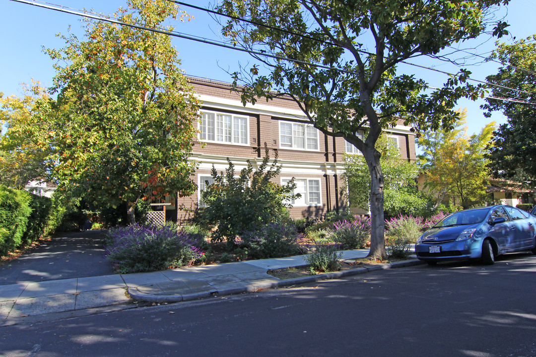 1121 Bryant St in Palo Alto, CA - Building Photo