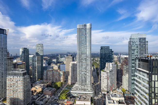 15 Wellesley St W in Toronto, ON - Building Photo - Building Photo