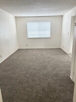 333 Poplar St in Oakdale, CA - Building Photo