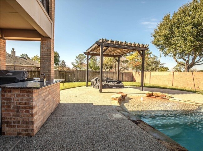 2802 Silhouette Bay Dr