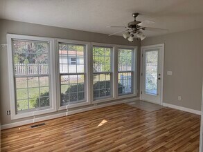 155 Presnell Ct in Whispering Pines, NC - Foto de edificio - Building Photo