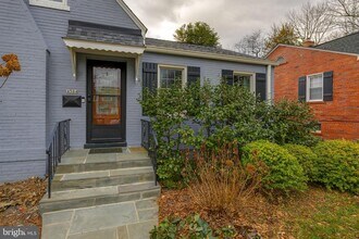 4504 Highland Ave in Bethesda, MD - Building Photo - Building Photo