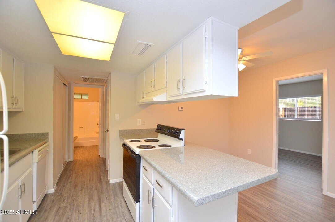3002 E Waltann Ln-Unit -4 in Phoenix, AZ - Building Photo