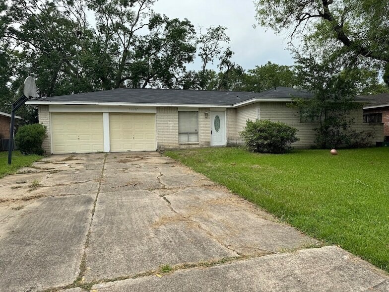 16607 David Glen Dr in Friendswood, TX - Building Photo