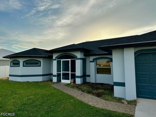 2842 NW 5th Ave in Cape Coral, FL - Building Photo - Building Photo