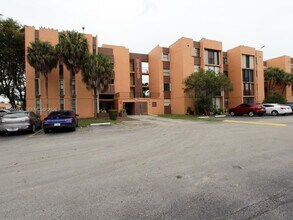 9440 W Flagler St in Miami, FL - Building Photo - Building Photo