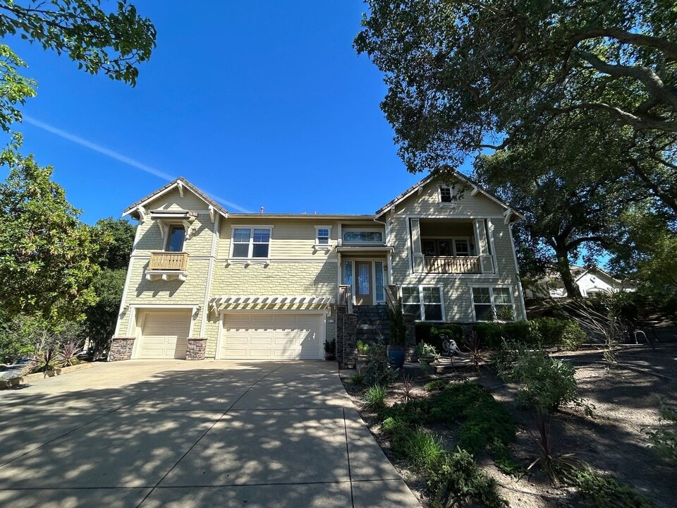 8732 Wild Iris Dr in Gilroy, CA - Building Photo