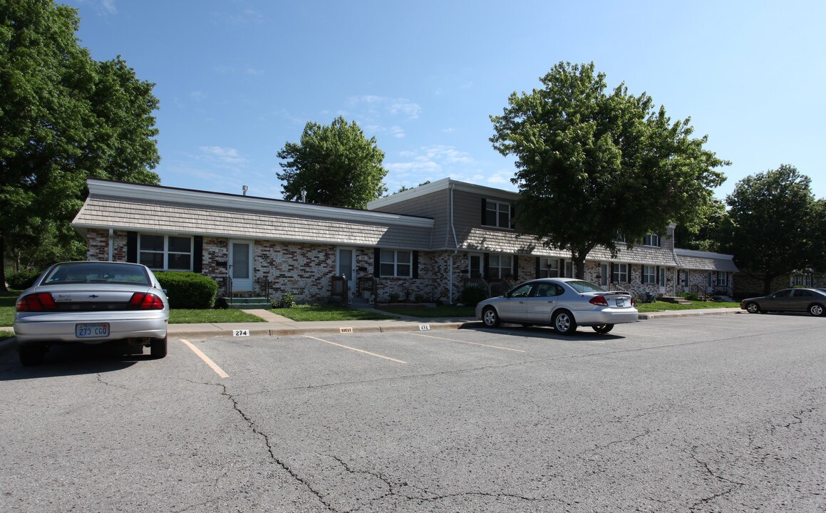 Westerfield Townhouses in Olathe, KS - Building Photo