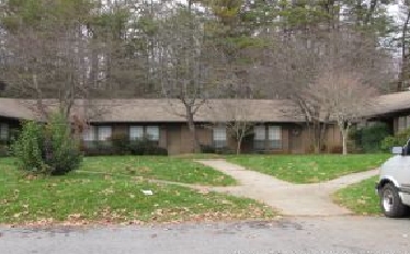 Dogwood Knoll Apartments in Black Mountain, NC - Foto de edificio