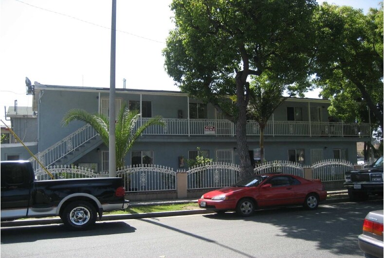 5518 Everett Ave in Maywood, CA - Foto de edificio