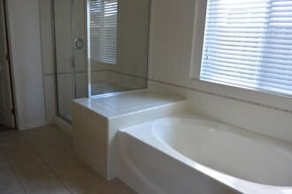 844 W Kimball Ave in Visalia, CA - Building Photo - Building Photo