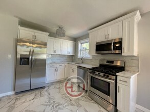 1529 Dwight Pl in Bronx, NY - Building Photo - Building Photo