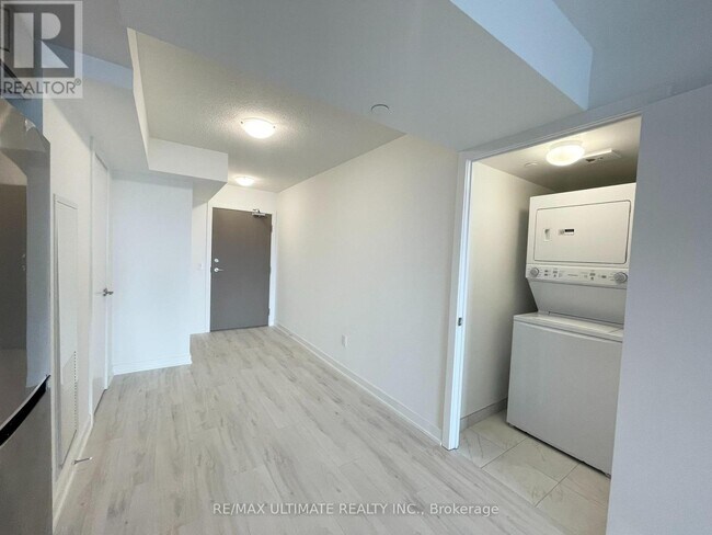 1010 Sandy Beach Rd in Pickering, ON - Building Photo - Building Photo