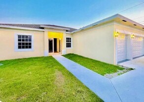 986 SW College Park Rd in Port St. Lucie, FL - Building Photo