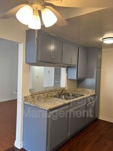 2504 N Naomi St in Burbank, CA - Foto de edificio - Building Photo