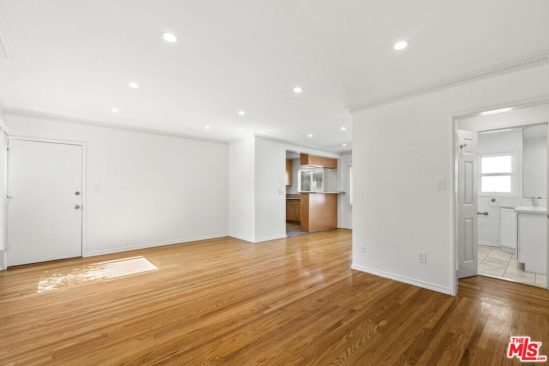 1235 N Harper Ave in West Hollywood, CA - Building Photo