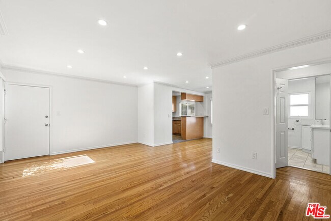 property at 1235 N Harper Ave