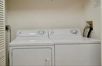 325 Malverne Rd in West Palm Beach, FL - Building Photo - Building Photo