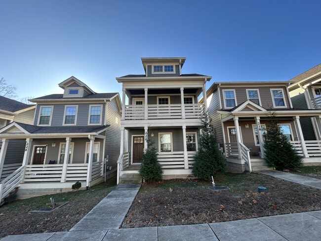 222 Jasmine Row in Ashland City, TN - Building Photo - Building Photo