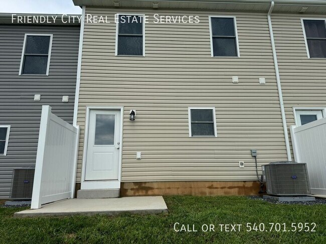 682 Zephyr Dr in Rockingham, VA - Building Photo - Building Photo