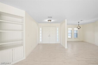 9782 Campbell Cir in Naples, FL - Foto de edificio - Building Photo