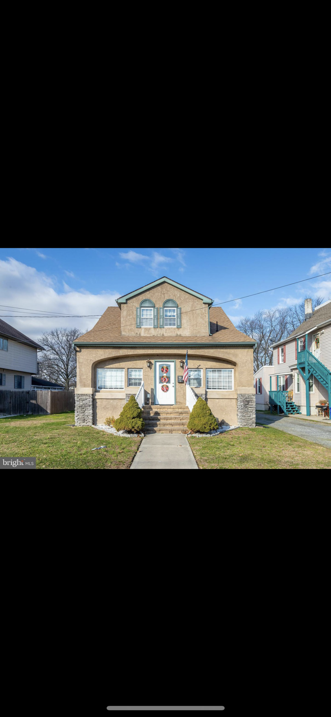 821 N Broad St, Unit 821 N Broad St Fl 1 in Woodbury, NJ - Building Photo - Building Photo