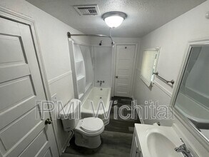 202 N Ash St in Wichita, KS - Building Photo - Building Photo