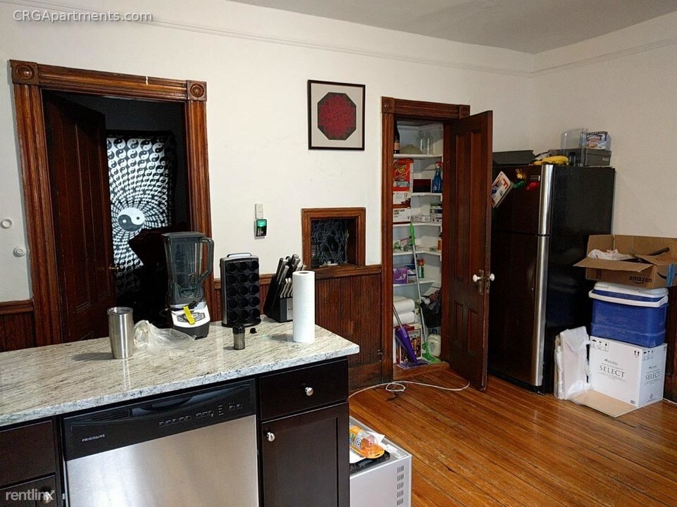 318 Beacon St-Unit -Apt 2 in Somerville, MA - Building Photo