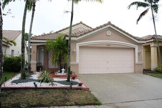1084 Golden Cane Dr in Weston, FL - Foto de edificio - Building Photo