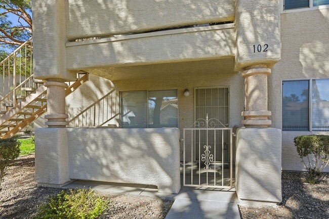 916 Rockview Dr in Las Vegas, NV - Building Photo - Building Photo