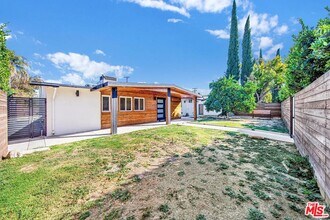 7722 Corbin Ave in Los Angeles, CA - Building Photo - Building Photo