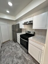 121 S Swall Dr in Los Angeles, CA - Building Photo - Building Photo