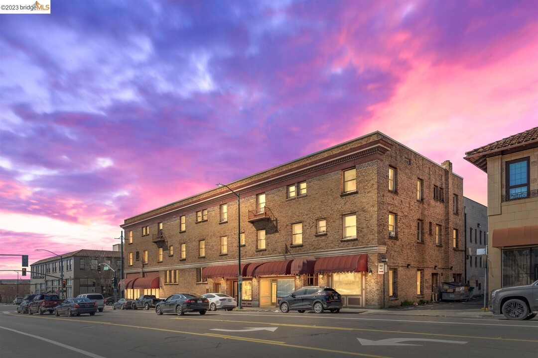 1715 Sonoma Blvd in Vallejo, CA - Foto de edificio