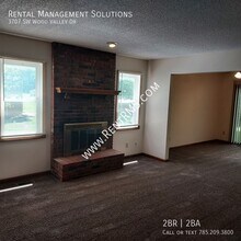 3707 SW Wood Valley Dr in Topeka, KS - Building Photo - Building Photo
