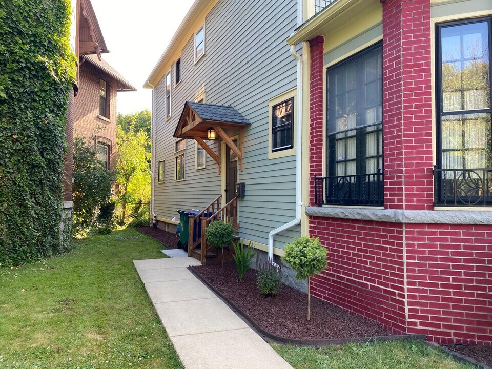 466 Richmond Ave, Unit Apartment 2 in Buffalo, NY - Foto de edificio