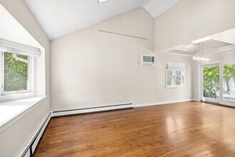 5 Cheshire Ave in Syosset, NY - Building Photo - Building Photo