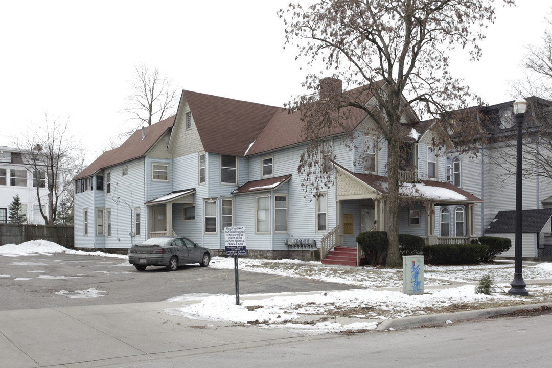 717 Academy St in Kalamazoo, MI - Foto de edificio