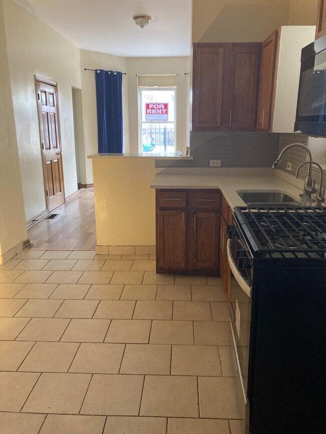 2217 W 23rd Pl in Chicago, IL - Foto de edificio - Building Photo