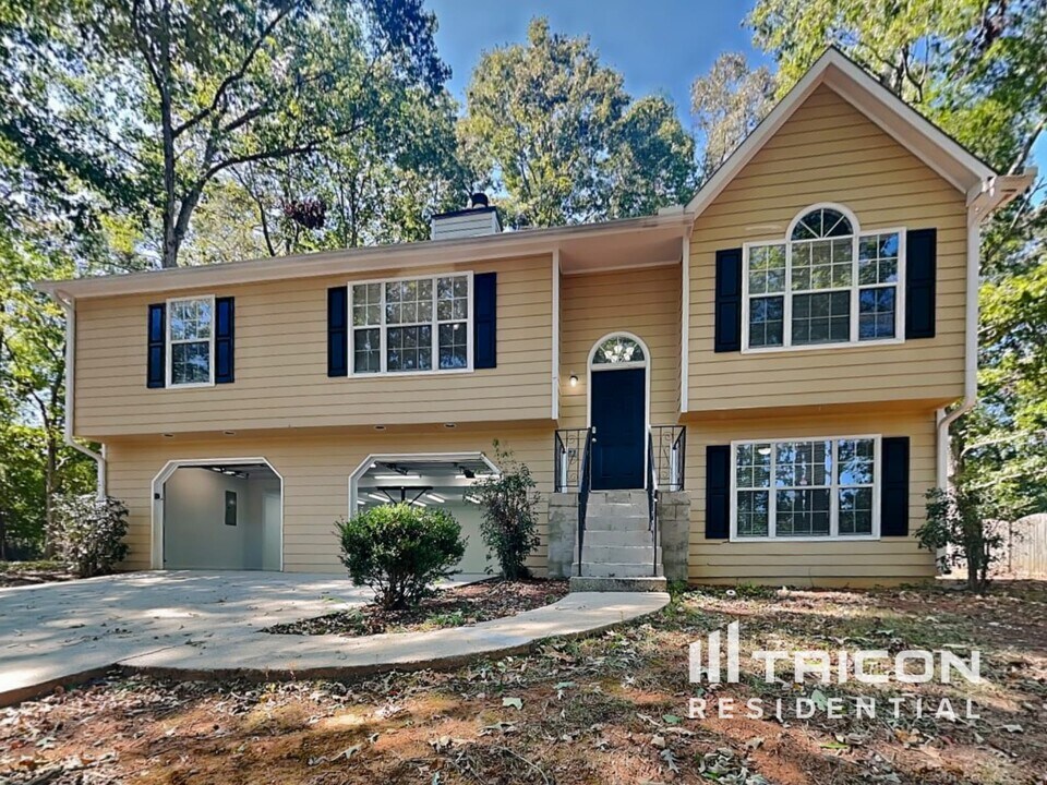 235 Princeton Way in Covington, GA - Building Photo