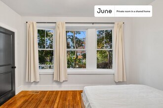 Room in Shared 5 bed/2 bath home in Boston, MA - Foto de edificio - Building Photo