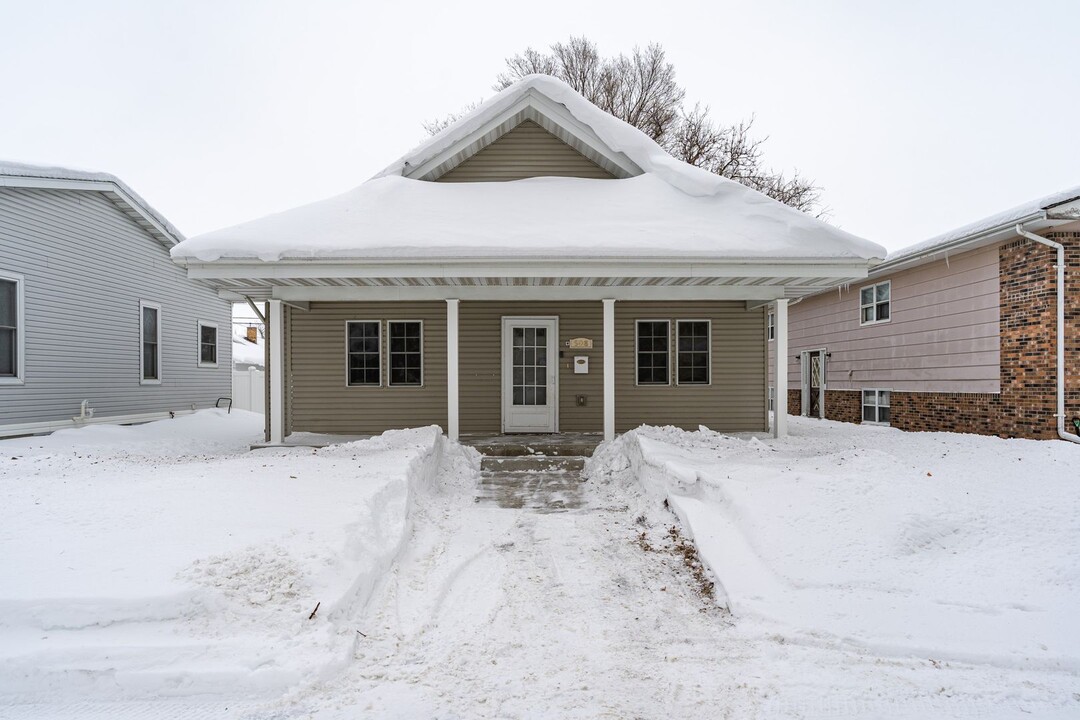 508 N 4th St in Grand Forks, ND - Foto de edificio