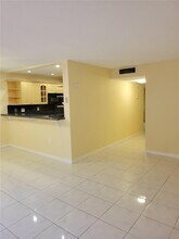 2750 N 34th Ave in Hollywood, FL - Building Photo - Building Photo