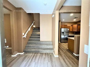 451 S Hawes Rd in Mesa, AZ - Foto de edificio - Building Photo